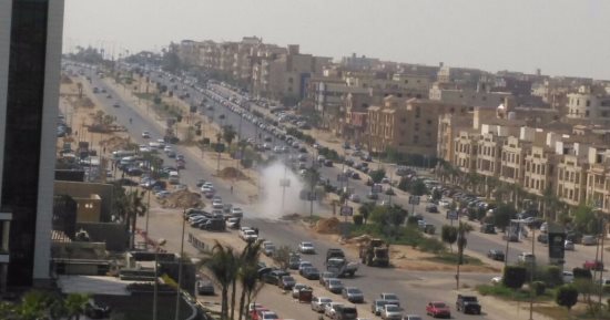انفجار ماسورة مياه بشارع التسعين الشمالى فى التجمع الخامس