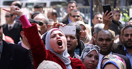 وقفة المحامين للمطالبة بتنفيذ قرار المحكمة بتجديد الكارنيهات 