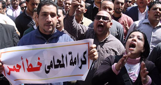 محاكم المنيا خالية من "الروب الأسود" تضامناً مع زملائهم المحبوسين