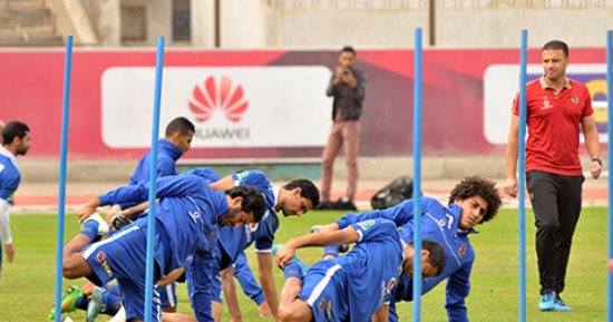 الأهلى يستعين بـ"نجم ريال مدريد" لكشف أسباب التدريب على الرمال