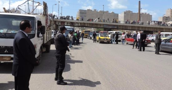 بالصور.. مدير أمن الإسكندرية يقود حملة لإزالة تعديات الباعة الجائلين على طريق المحمودية