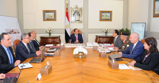 الرئيس يتلقى تقريراً حول متابعة العمل بالعاصمة الإدارية الجديدة