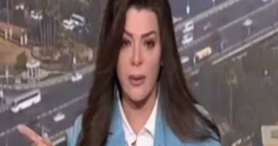 بالفيديو.. مذيعة on live تبكى بسبب تقرير لـ"اليوم السابع" عن معاناة أحد أطفال الشوارع