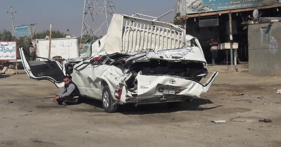 بالصور.. مصرع 2 وإصابة 4 فى سقوط حاوية على سيارتين بنفق أحمد حمدى
