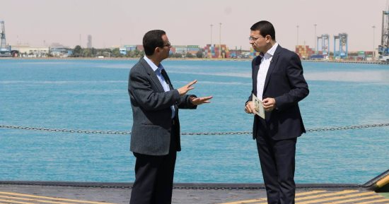 الليلة.. عمرو عبدالحميد يقدم حلقة فى "رأى عام" من داخل ميناء السخنة