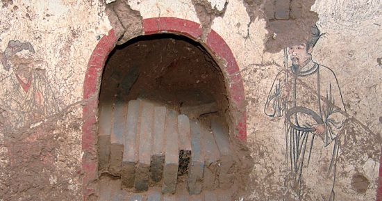 بالصور.. العثور على مقبرة لأسرة صينية تعود لـ 1000 عام بالألوان الطبيعية
