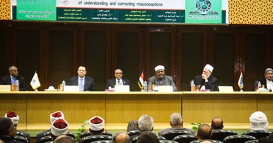 بالصور.. رئيس جامعة الأزهر: تجديد الخطاب الدينى بالعودة إلى السماحة فى عهد النبى