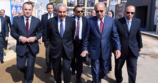 بالصور.. رئيس الوزراء يتفقد جناح وزارة الإنتاج الحربى بمعرض القاهرة الدولى