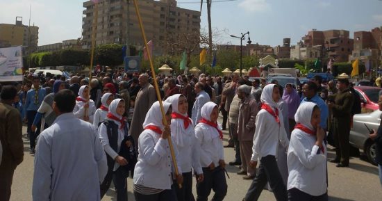 بالفيديو والصور .. محافظ بنى سويف يطلق اشارة البدء لمسيرة الكشافة