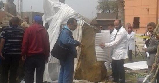 شاهد التمثال الملكى بعد فض التغليف بالمتحف المصرى