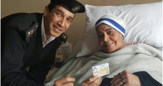 بالفيديو والصور.. وزير الداخلية يوجه بتجديد بطاقة الرقم القومى ورخصة السيارة للفنانة مديحة يسرى بمنزلها