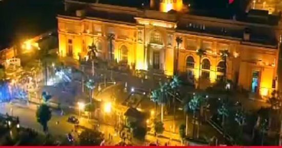 بدء عملية إنزال تمثال رمسيس الثانى بالمتحف المصرى
