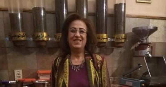 "القهوة مزاج".. "رودينا" تجمع كل أنواع البن حول العالم.. فضلت البن على عملها بأكبر البنوك.. ورحلاتها حول العالم ساعدتها على تجميع "بن" بجنسيات مختلفة.. وخلطة "المستكة" سر المهنة