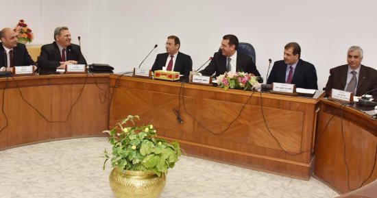بالفيديو..محافظ أسيوط يبحث مع وفد مجلس الوزراء دعم وتطوير مراكز المعلومات بالمحافظة