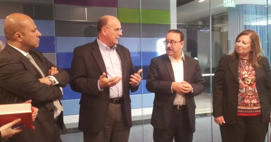 وزير الاتصالات يبحث إنشاء مركز للتميز لجنرال إلكتريك ومعمل خاص للشركة بمصر