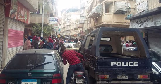 مصرع طفل فى انهيار سقف منزل فى الشموت ببنها.. صور