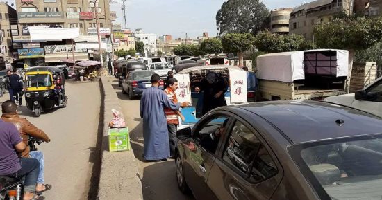 زحام مرورى بسبب حادث تصادم سيارتين بشارع الهرم