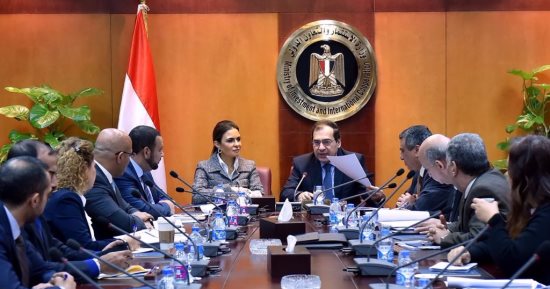 بالصور.. وزيرا الاستثمار والعدل يبحثان القوانين المتعلقة بالاستثمار والمنازعات