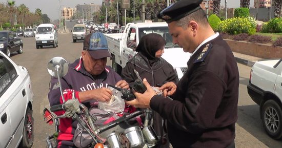 حملات مرورية مكبرة على الطرق لرصد المخالفات بالقاهرة والجيزة