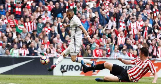 بنزيما يقتحم قائمة الهدافين التاريخيين لريال مدريد فى الليجا 