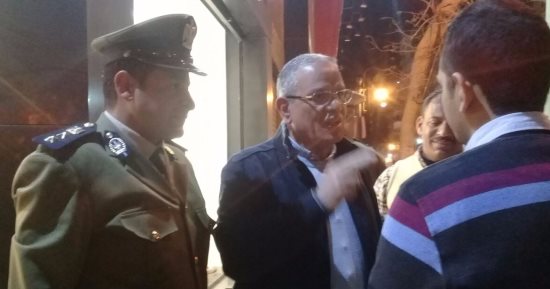 محافظ المنيا يتابع العمل التجريبى للعلامات الإرشادية والمرورية الجديدة