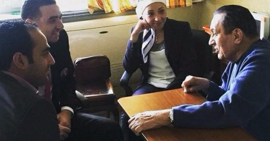 تداول صورة لمبارك بمستشفى المعادى احتفالا بذكرى تحرير طابا