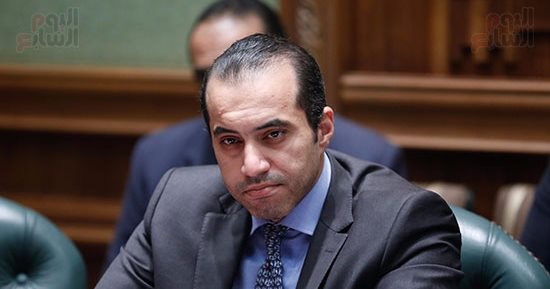 المستشار محمود فوزى يعلن استقالة نواب البرلمان الثلاثة المعينين بالشيوخ