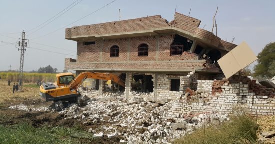 بعد حصار استمر 26 يوما.. الداخلية تطهر قرية الشيخ إمبادر البلابيش من العناصر الخطرة.. وتضبط مدفعين جرينوف و79 بندقية آلية و15 رشاش.. وتنفذ 256 قرارا إداريا وقضائيا.. والأهالى يشيدون بنتائجها