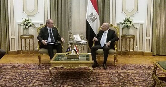 "العصار" يبحث مع وزير الاستثمار الاسترالى تنشيط التجارة والاستثمار بين البلدين