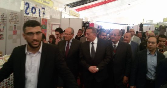 وزير التنمية المحلية ومحافظ الجيزة يفتتحان معرضا للسلع الغذائية بتخفيضات 25%