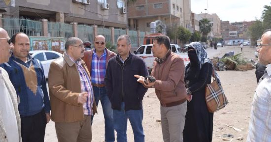 رئيس مدينة المحلة يتابع أعمال تجديد مشروع الصرف الصحى بشارع الإنتاج