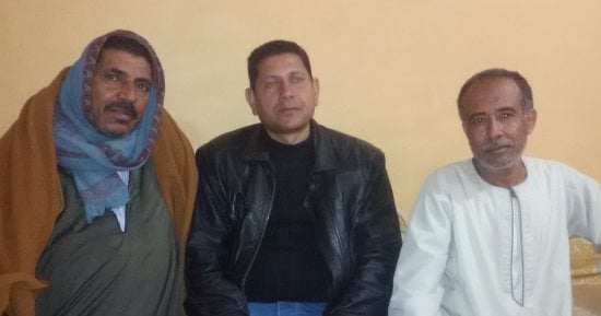  رئيس الوحدة المحلية بشنشور فى المنوفية يهنئ أسرة الأم المثالية