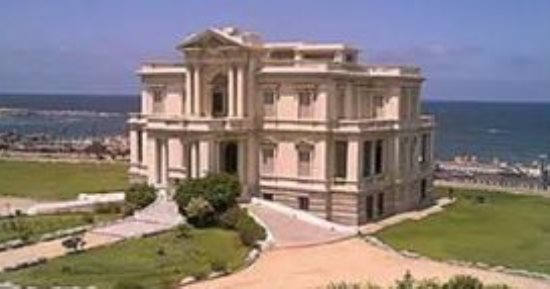 أهم 10 بوستات.. قصر "عزيزة فهمى" الأثرى فى إسكندرية للبيع على "فيس بوك"