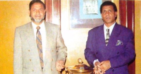 شاهد.. صورة نادرة للشيخ طه إسماعيل مع ملك النص