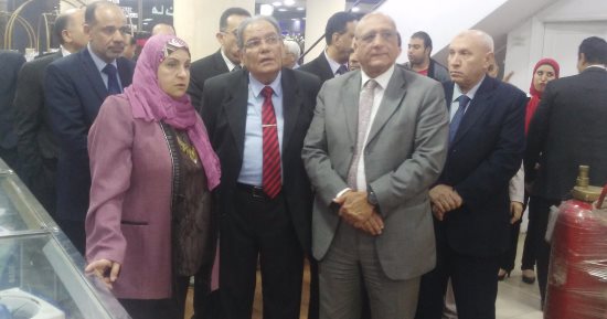 رئيس القابضة للسياحة تفتتح فرعين لشركة الأزياء الراقية بوسط البلد