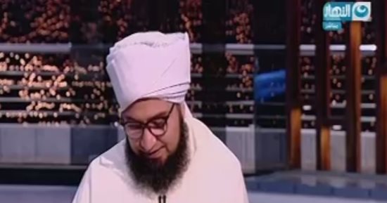 بالفيديو.. الحبيب على الجفرى يحبس دموعه على الهواء أثناء حديثه عن أمه