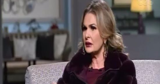 الفنانة يسرا تعود للقاهرة قادمة من العاصمة اللبنانية بيروت