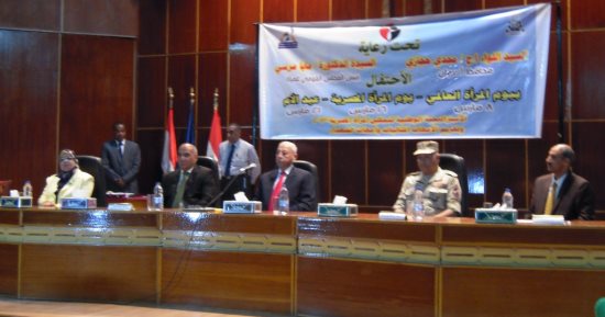 محافظ أسوان يكرم الأمهات المثاليات فى إحتفالية بعروس النيل