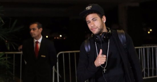 أخبار نيمار اليوم.. نجم برشلونة يصل البرازيل للانضمام إلى معسكر السامبا