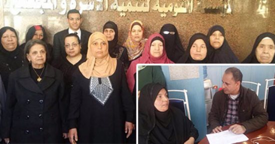 بالصور.. "اليوم السابع" يستعرض قصص كفاح الأمهات المثاليات.. سمية ترملت منذ 21 عاما وتولت تربية ابنيها وأبناء شقيقها.. وزينب عملت فى تجارة الجبن ليصبح لديها طبيب ومهندس.. والرئيس يكلل مسيرتهن بالتكريم