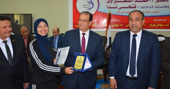 بالصور .. محافظ الدقهلية يشارك فى الدورة الأساسية للمدربين بإستاد المنصورة
