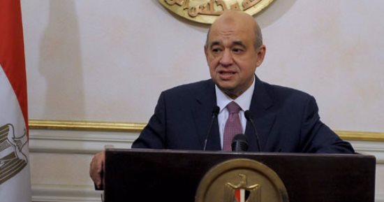 وزير السياحة يطير إلى الفاتيكان لتسليم البابا رسالة من الرئيس السيسي