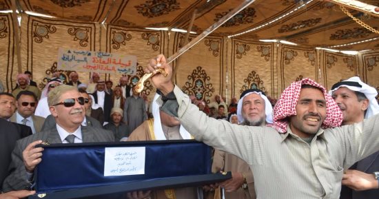 بالصور.. قبيلة العيايدة تفوز بالسيف الذهبى بمهرجان الإسماعيلية لسباقات الهجن