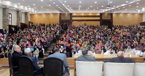 عميد تجارة عين شمس يفتتح ندوة بعنوان "قراءة فى حرب أكتوبر"