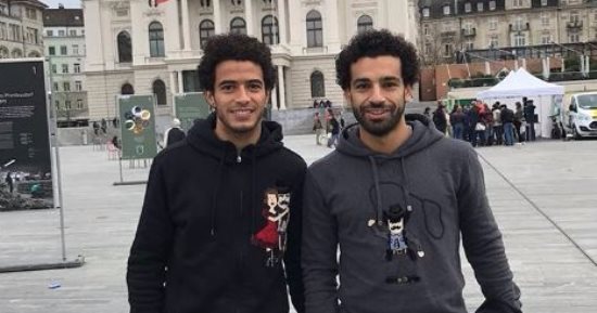 عمر جابر ينشر صورته مع محمد صلاح من سويسرا: منور يا بيكاسو