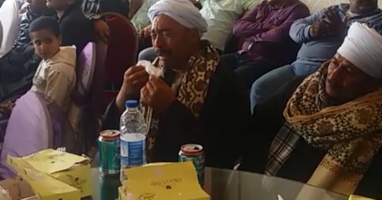 بالفيديو.. والد شهيد يبكى عقب مشاهدة صورة نجله بفيلم تسجيلى عن الشهداء