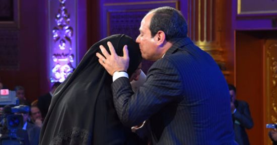 أهم 10 بوستات اليوم.. الرئيس السيسي يوجه تحية وتقدير للمرأة المصرية فى عيد الأم