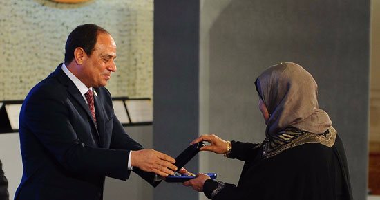 السيسي: الأم المصرية صوت ضمير الوطن وحارس مقدراته وقدمت الشهيد لتبقى الأمة