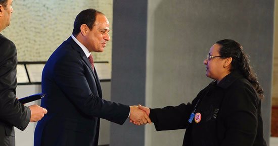 السيسي: المرأة المصرية قدمت زوجًا وابنًا وأخًا فداء للوطن العظيم