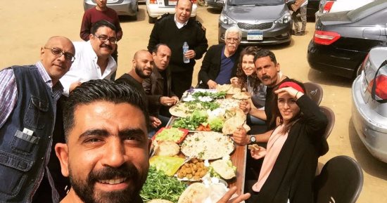 "الفول والفلافل".. إفطار أمير كرارة وفريق عمل "كلابش"